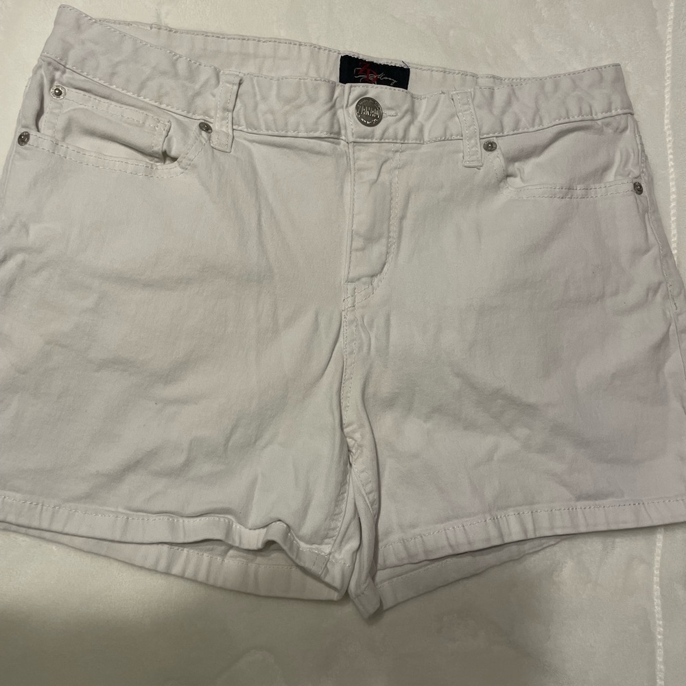 White Jean shorts (super stretchy)